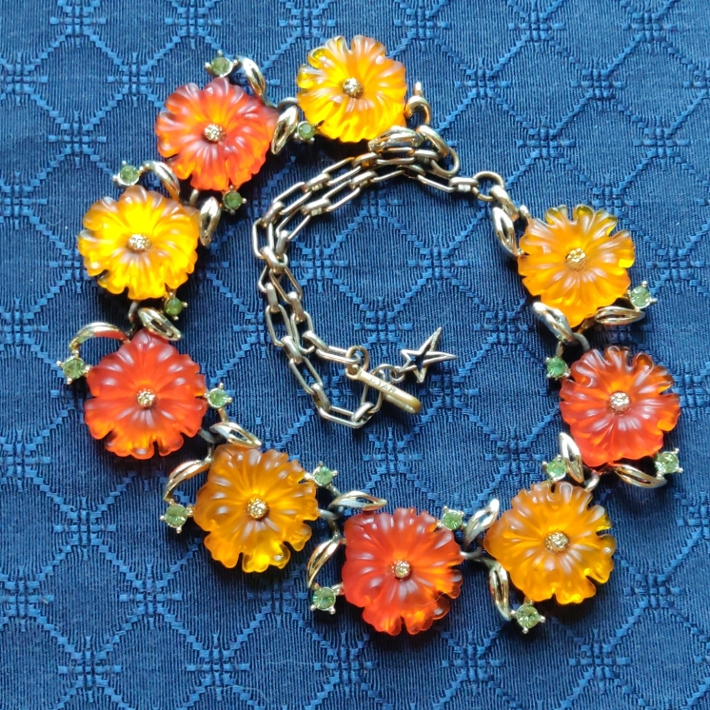 VTG  "Star" floral necklace (#178)